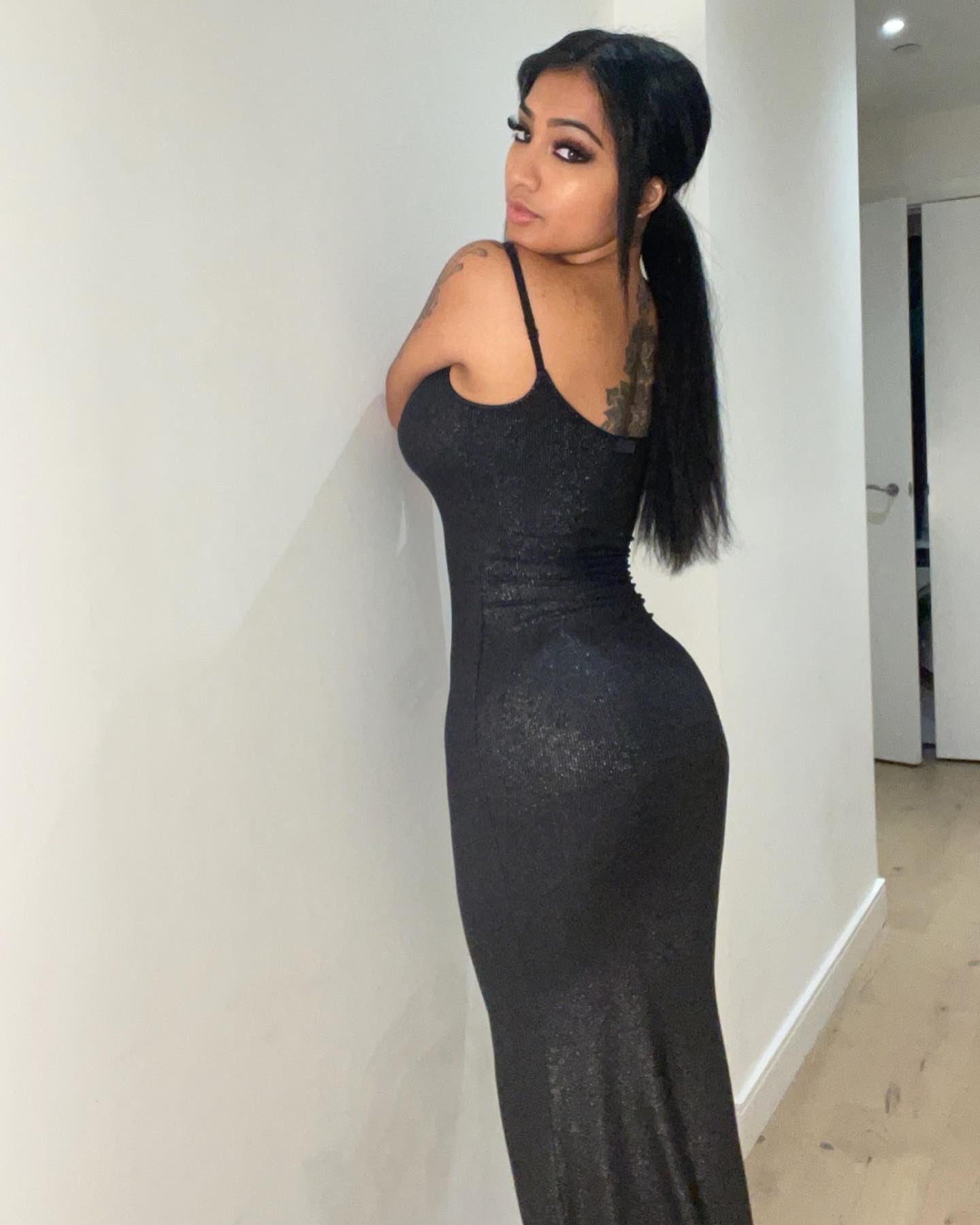 TW Pornstars - 1 pic. Yasmina Khan 💕. Twitter. Do I look good fully clothed too?. 10:27 AM - 1