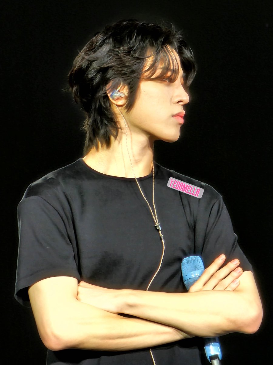 [junghwan trace vs hello tour]

2022                                 2023