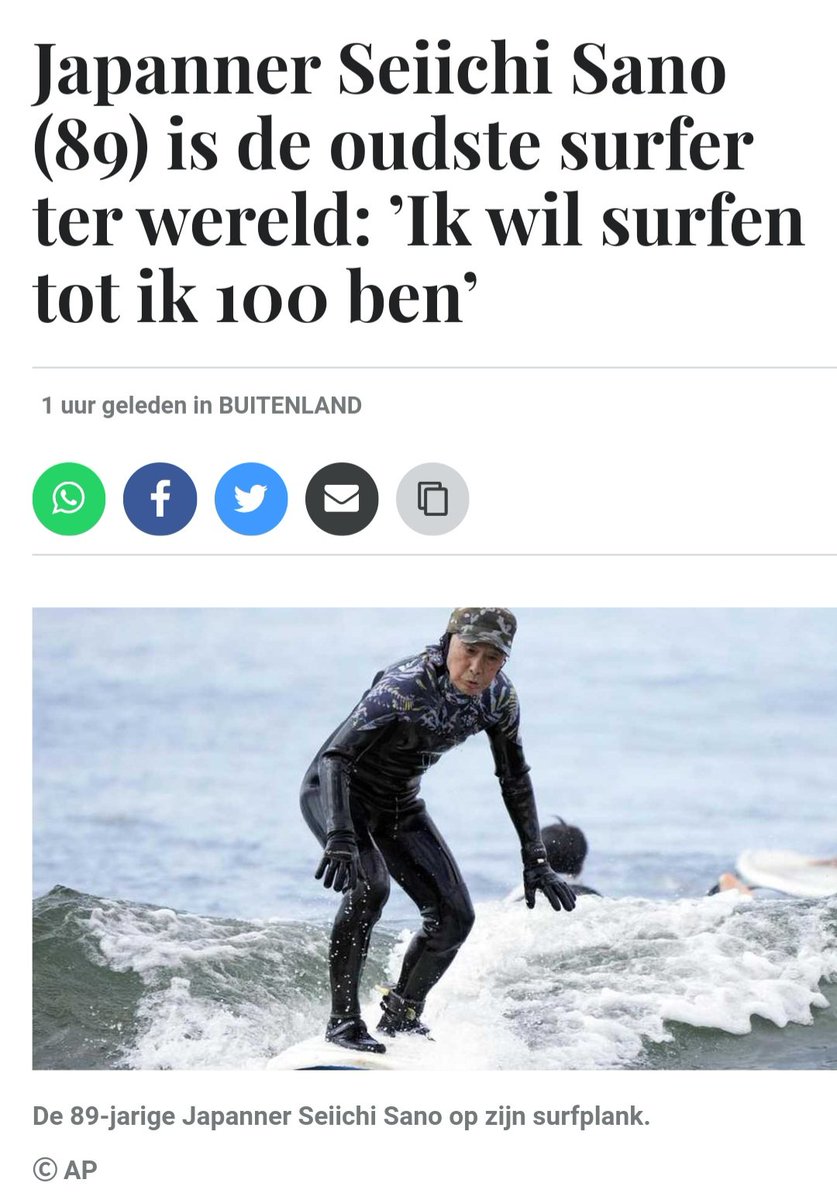 Een mooi streven! #lifegoals #nooitteoudomteleren #surfen