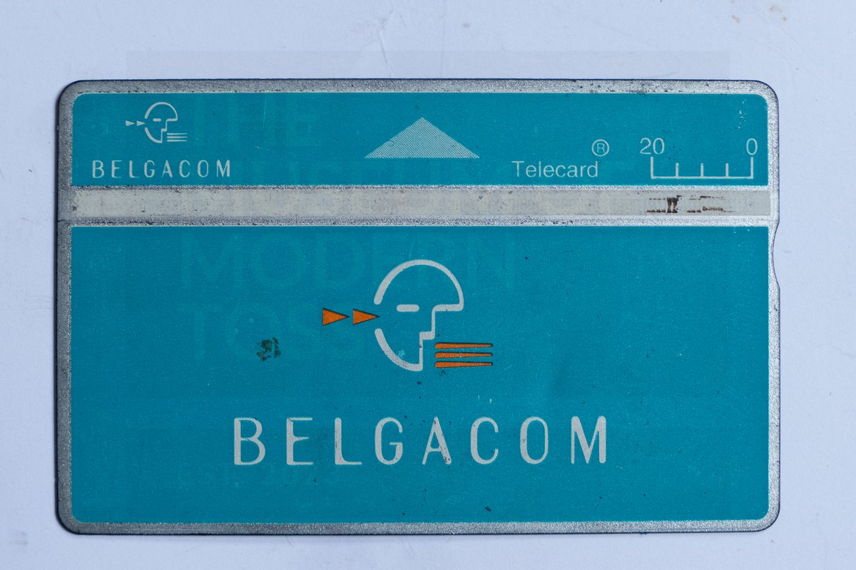 musmodtoss's tweet photo. #5oclockphonecard - A lovely simple one this,  going out on a limb maybe, but I'm going to say #Belgium ... @Belgacom #phonecard #retrotech https://t.co/LDBTV6v3Fv