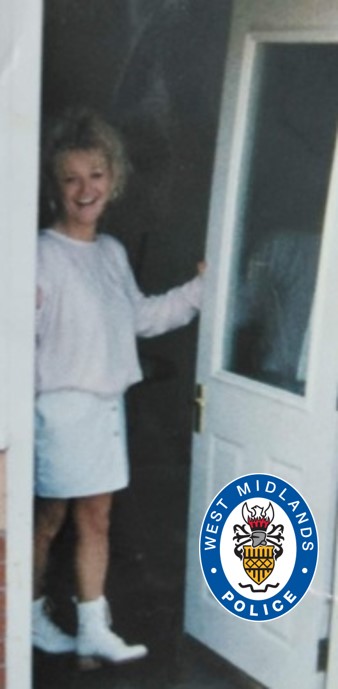 WolvesPolice's tweet image. The heartbroken family of a woman found dead in a #Wolverhampton flat have paid tribute to her, as investigators charge a man with her murder.
 
Sara Bateman was found on Thursday and sadly was confirmed dead at the scene in Willenhall Road.
 
Read more➡️ bit.ly/3nFJUQu