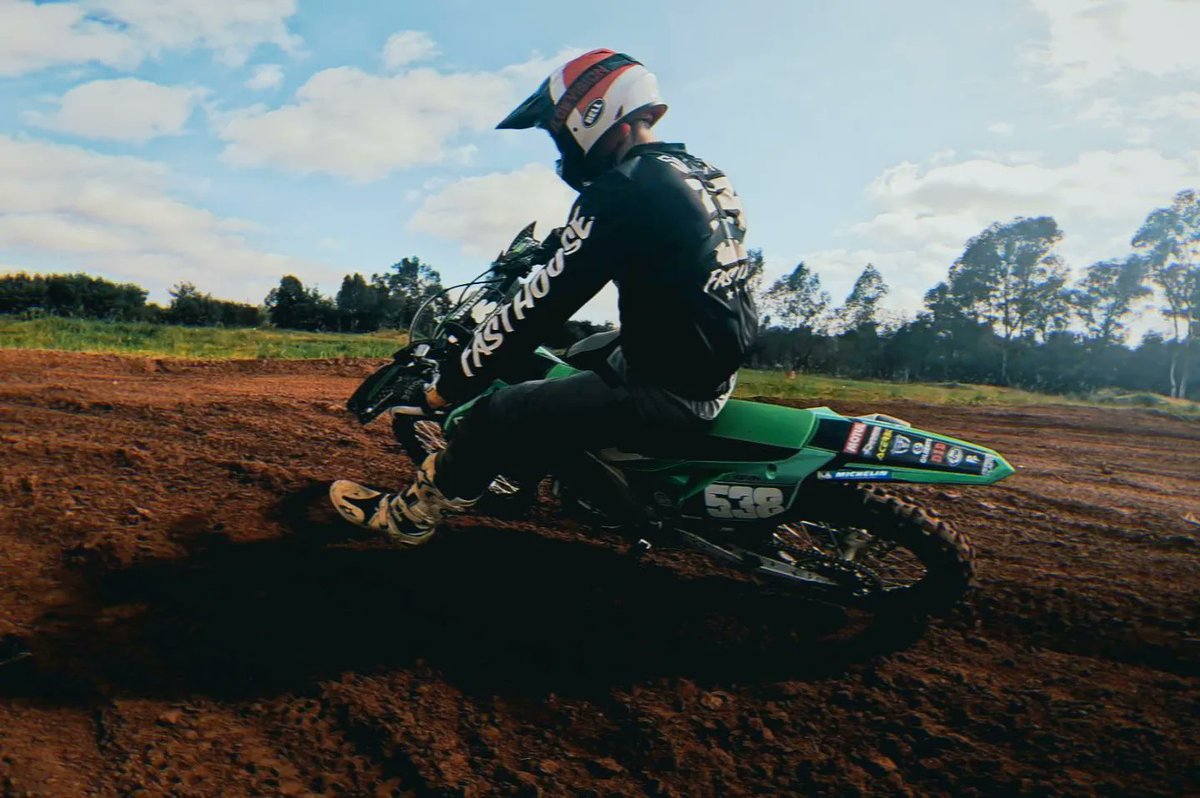 imkev538's tweet photo. Another day on the slow to pro journey, not focused on the motos today but more cornering, just finding the flow in the corners trying to keep speed thru corners 

#SlowToPro https://t.co/hh61yWb50B