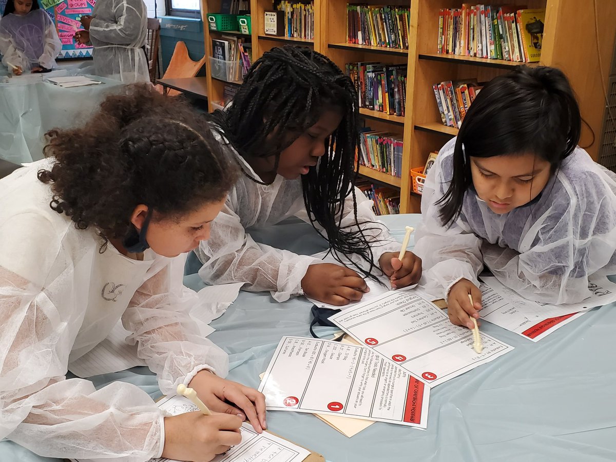 RichmondDrive's tweet photo. Richmond Drive 5th graders performing operations in the ER. (Operations of numbers 😁). #rdesthedrive #rocksolid #rockhillschools @RockHillSchools https://t.co/fPofNsa4rr