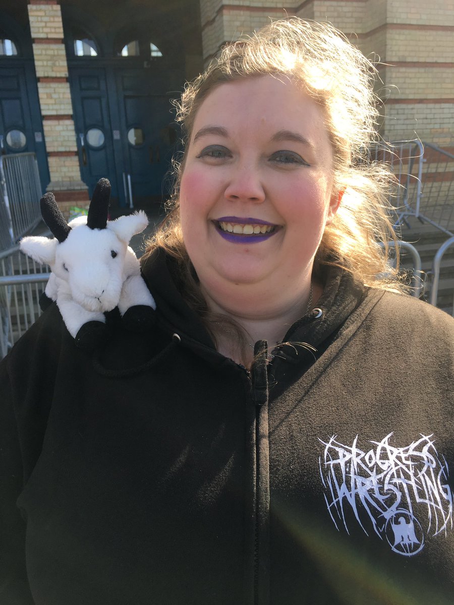 GaryTheGoat8's tweet photo. Happy birthday @AvrilStygalls  !! Have a great day !! 🐐 🧡 x https://t.co/A6YwwKK6VM