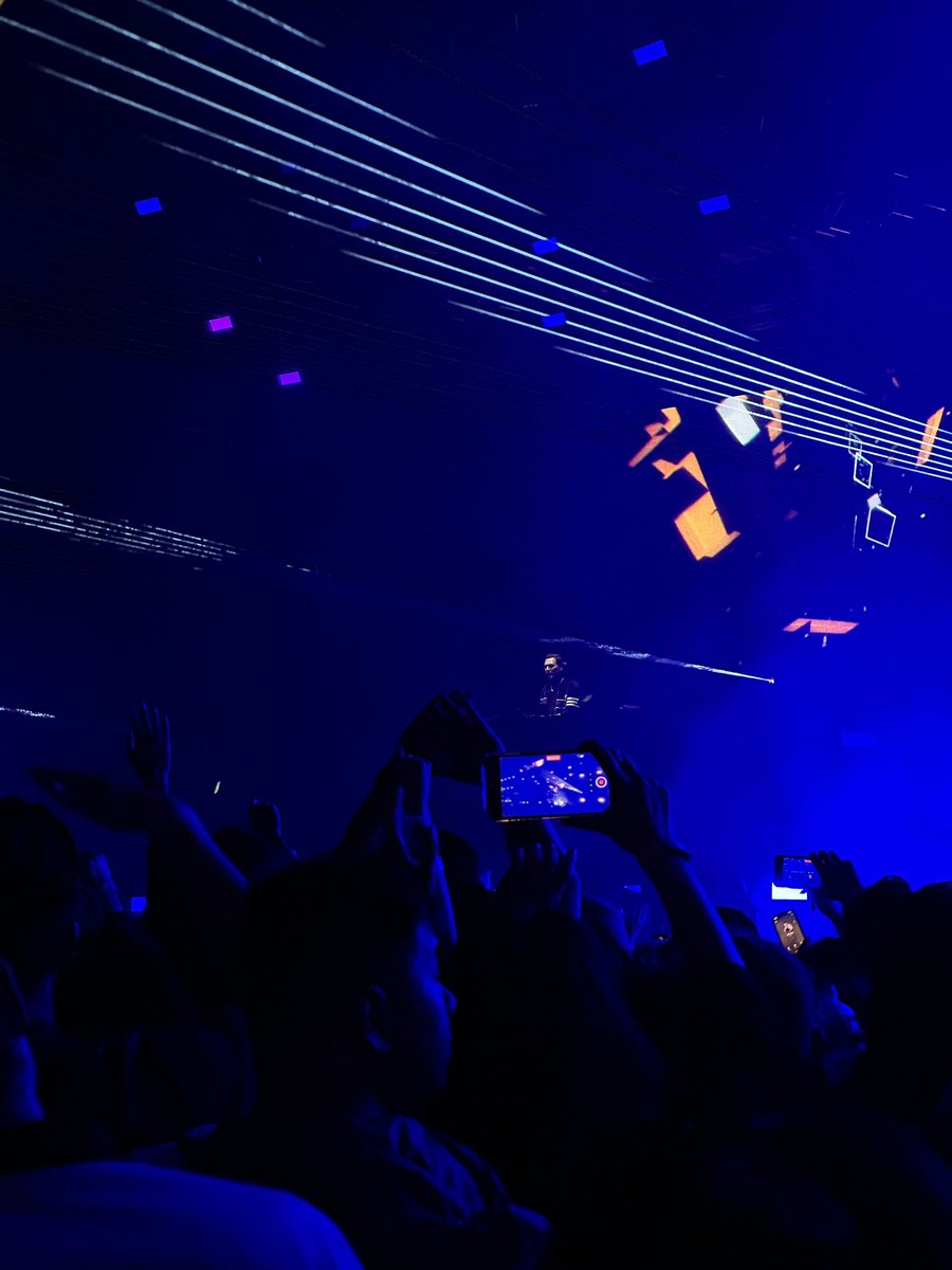 Tiësto經典不敗🙌🏻 https://t.co/D5VhO3L5BV