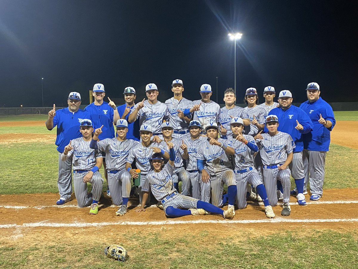 CoachGilpin's tweet photo. Baseball keeps it rolling with a 1-0 win over LJ Palmview last night!!! We are in 1st place and we remain undefeated in district play at 6-0!!! The boys are playing some real good baseball!!!!
#rollblue https://t.co/fsp8lfKZWd