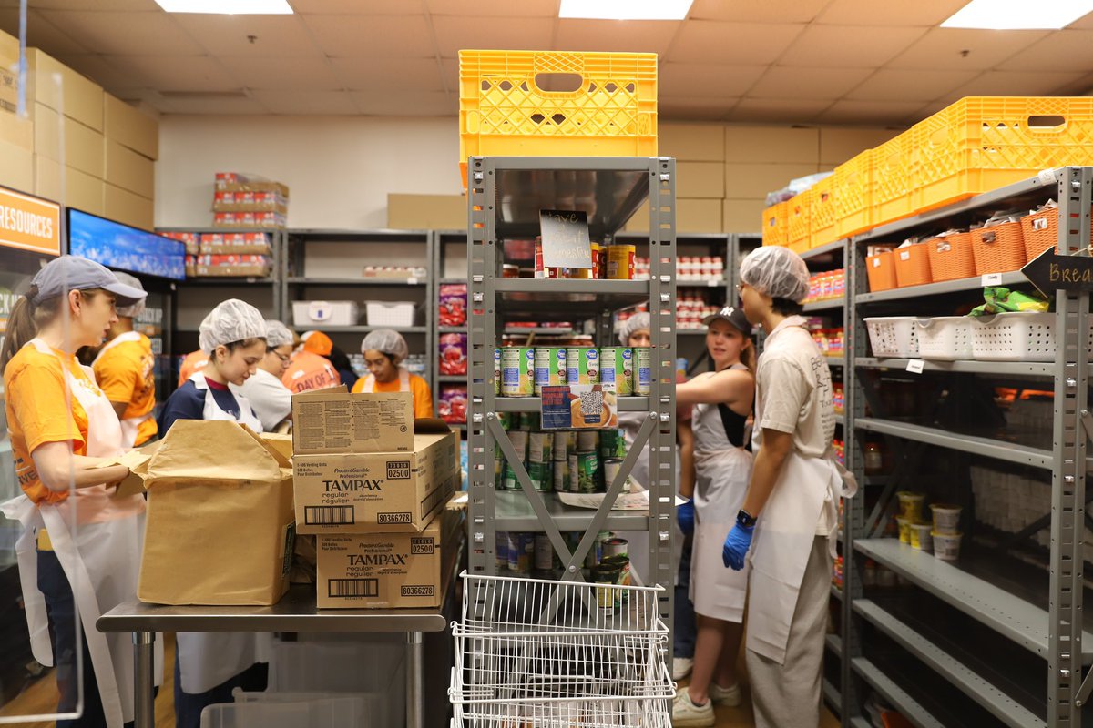 UTSA's tweet photo. Huge thanks to all of the Roadrunners sprucing up our @Whataburger Resource Room. They’re checking expiration dates, organizing foods, restocking and cleaning.
#UTSA #UTSADayOfService #BirdsWhoServe @UTSAStudents @UTSA_StudentU https://t.co/O4X65Gtl6l