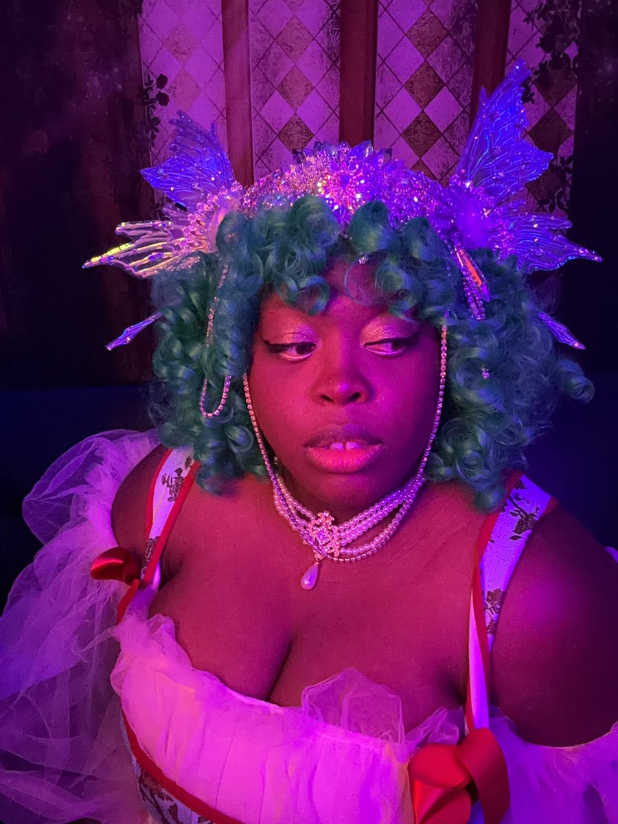 Felt good to play in my makeup and clothes again.