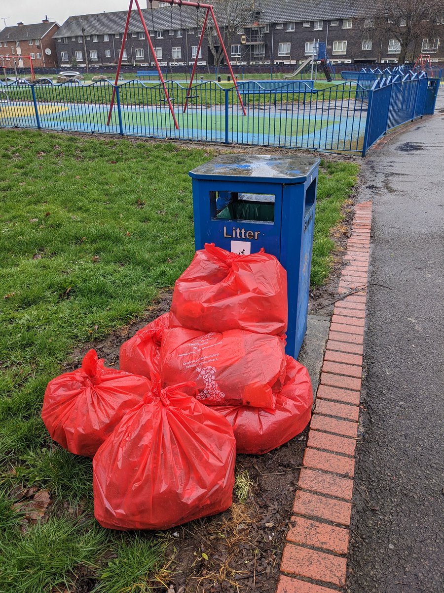 motionmanor's tweet photo. @motionmanor Team Litter Pick 🚮
It was cold, cloudy and wet but we managed to collect 12 bags of litter
💪💪💪
#keepwalestidy #SpringCleanCymru #Butetown #Cardiff #gwanwynglâncymru #Cardiffcouncil https://t.co/u2RuaIpZSK