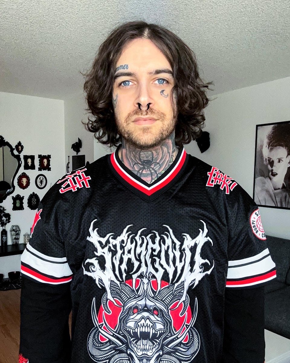xtheyan's tweet image. LOVE my new jersey 🤘🏻🖤🔥

#staycold #merch #fashion #metalhead #tattoos