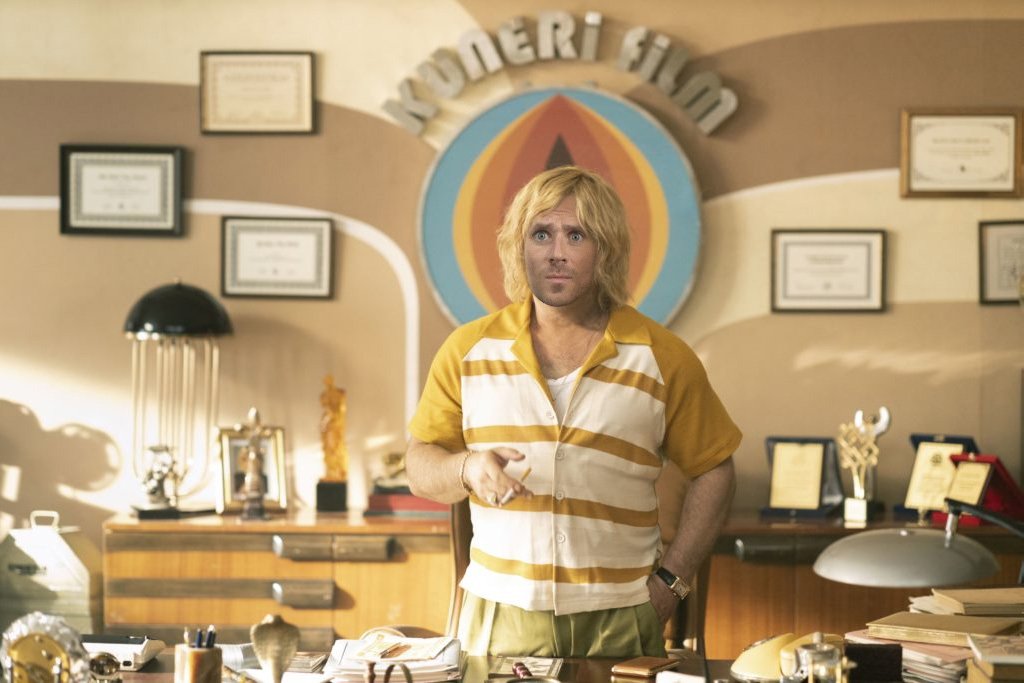 2 pic. Arkadaşlar gelecek sezon Erşan Kuneri’deyim! Dibine kadar! @netflixturkiye #JohnnySinsErsanKuneride https://t.co/WVkhHkzV7x