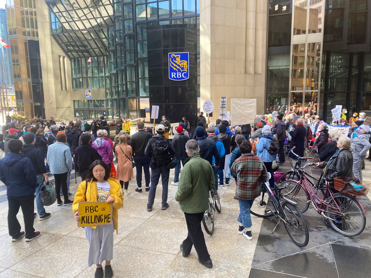 We’re at the RBC Plaza in Toronto, standing in solidarity &amp; sending our energy to the Land Defenders on the frontlines in BC who are fighting to protect their land against the planet-killing pipeline being funded by <a href="/RBC/">RBC</a>. #WetsuwetenStrong #FossilBanks #OilBankOfCanada