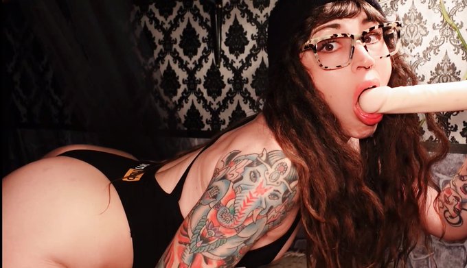 Hey Y&rsquo;all! So just kidding about the $5 sale it goes till 04/03! I forgot I had technical difficulties<a href="/tag/camgirl"class="tags"><span>#camgirl</span></a><a href="/tag/whatiactuallydo"class="tags"><span>#whatiactuallydo</span></a>