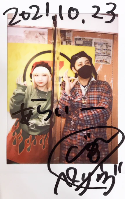 2期BiSの皆さん解散してからそれぞれのレギュで接触やってくれてるけどこれは10,000円のチェキでてめえこのやろうとなった思い出が有りますが、明日遂にハイブランドデザイナーゆいなちゃんの20,000円越えのツーショ接触が始まるのでオタクくんの本気楽しみにしてます 
