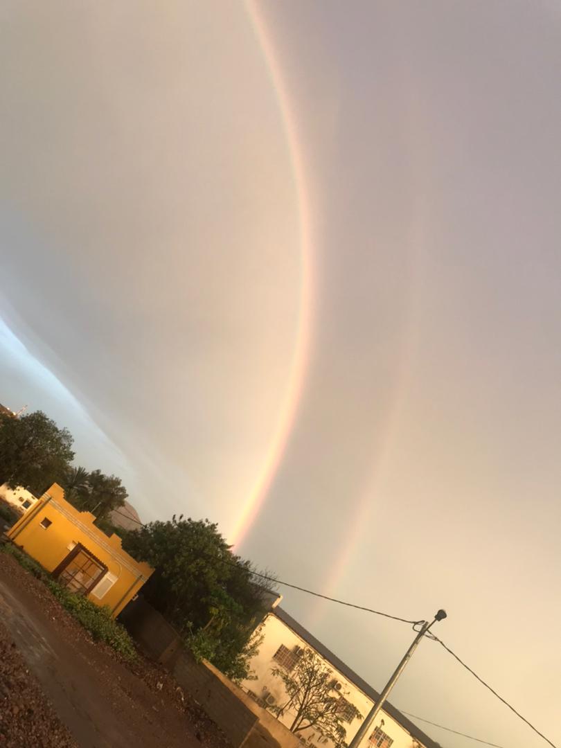 ABOUBAKERAMHMED's tweet photo. L'un de mes phénomènes naturels préférés est l'arc-en-ciel. Ce spectacle de lumière est tout simplement magique, et lorsque le temps est beau et frais comme aujourd'hui, cela le rend encore plus spécial Macha Allah Aska. https://t.co/hdUCd9UJst