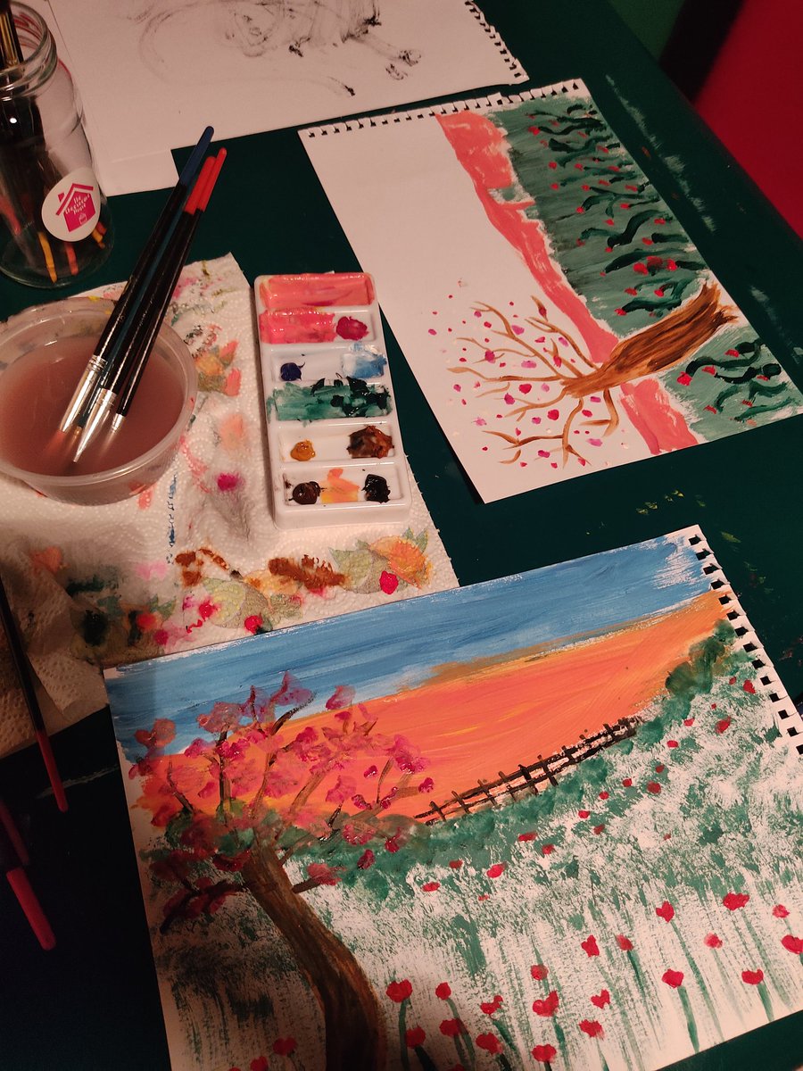 CogbillRachel's tweet photo. Arty Saturdays are what I live for🎨 Happy Easter break everyone!🐣 https://t.co/tq163nxR5T