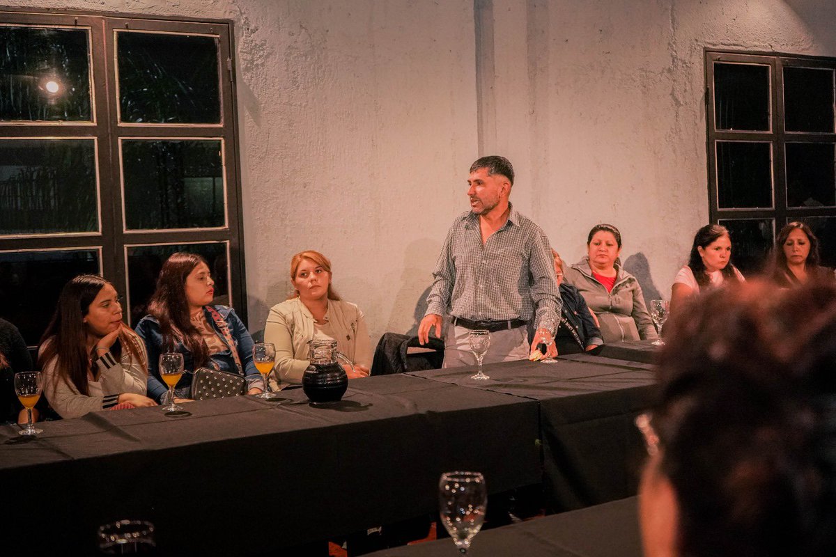 GonzaloBecerraD's tweet photo. Ayer con vecinos de la zona oeste reunidos en un conversatorio, generando espacios de escuchas, para lograr identificar cuáles son ls demandas y necesidades urgentes que requieren la mayor de las atenciones ! 🏡🇦🇷
@QuintelaRicardo @amolinalarioja @TeresitaMadera @pdelavictorialr https://t.co/B5G8fkoKZM