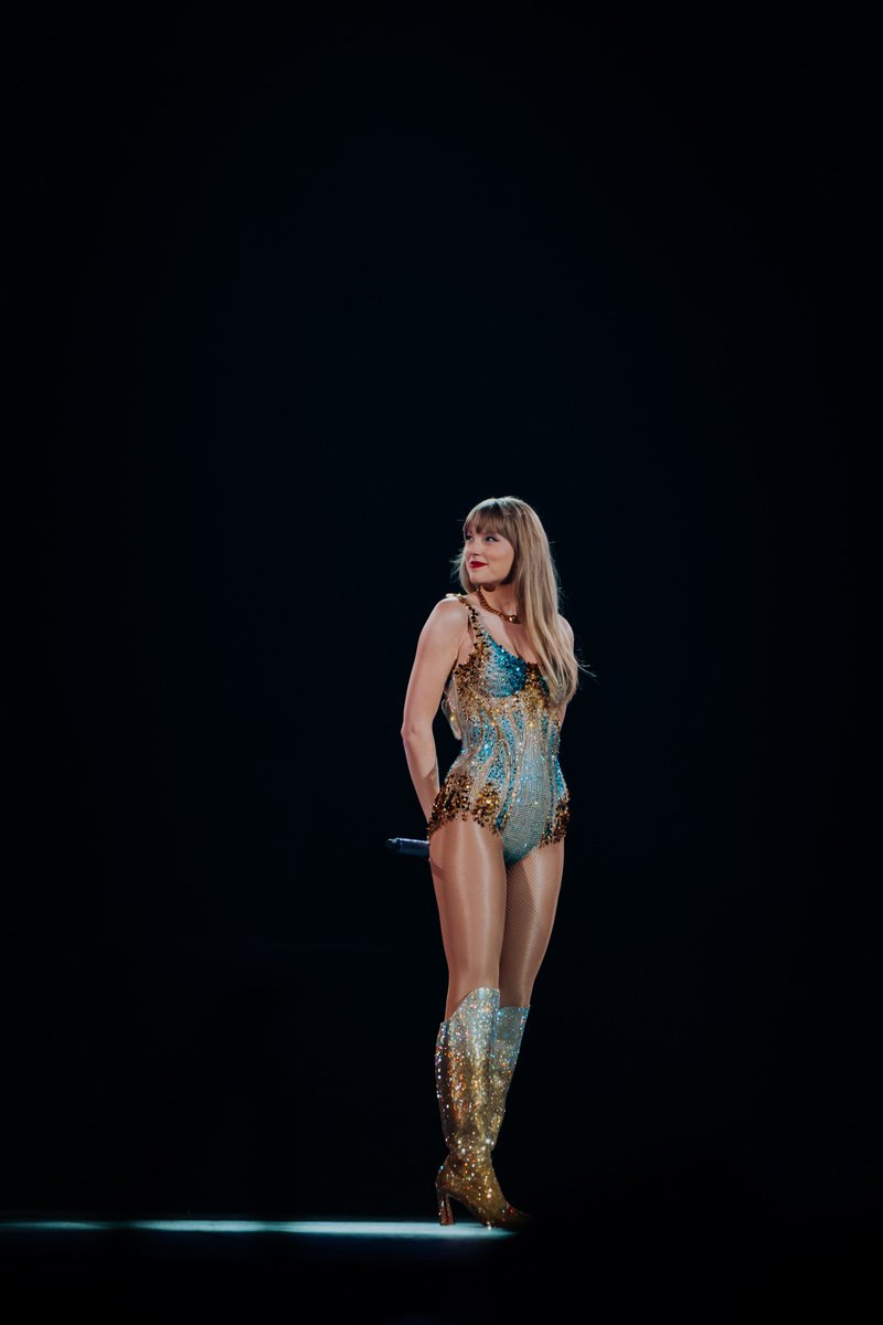 natcpz's tweet photo. 📸 | @taylorswift13 Eras Tour. Night 1 of 3 in Arlington, Texas #TaylorSwift #TaylorSwiftErasTour https://t.co/PbtyhZac42