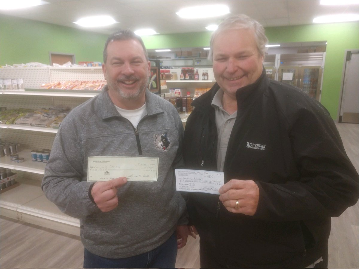 Tim representing the Owatonna Knights of Columbus 4th Degree stopped by this week to drop off both a $1,000 check from the 4th degree and a $500 check from the Knights of Columbus itself continuing their amazing support our <a href="/MNFoodShare/">Minnesota FoodShare</a> efforts
#LetsGo
#community