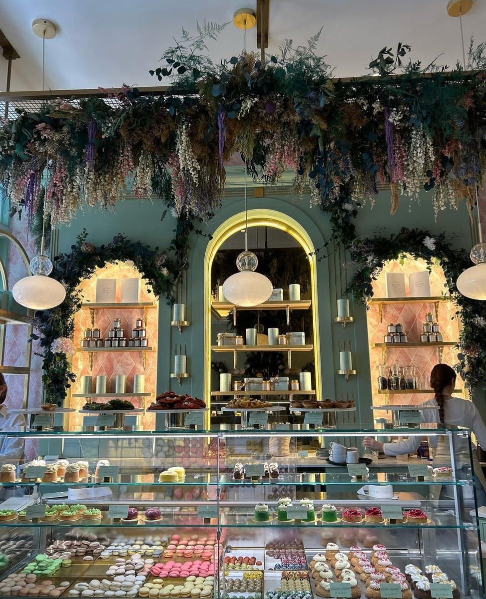 DrAlakbarov's tweet photo. Really like design of this place. #Valaria in Glasgow https://t.co/7Lp73zwtWv
