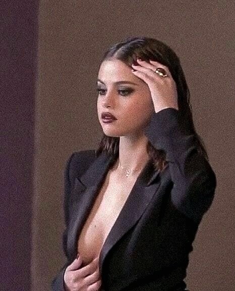 THIS PHOTO OF SELENA GOMEZ