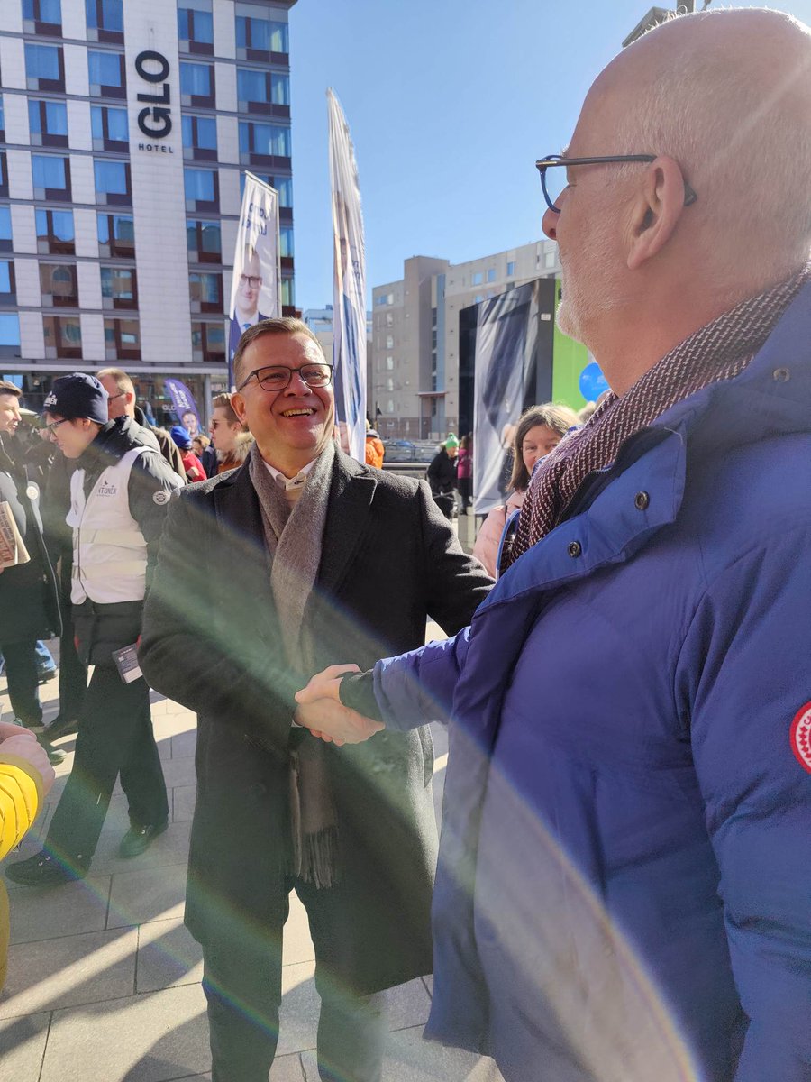 Viimeinen, kiireinen päivä vaalitoreilla tänään. Tuttuja kasvojakin näkyi. Nyt lauantai-illan viettoon.