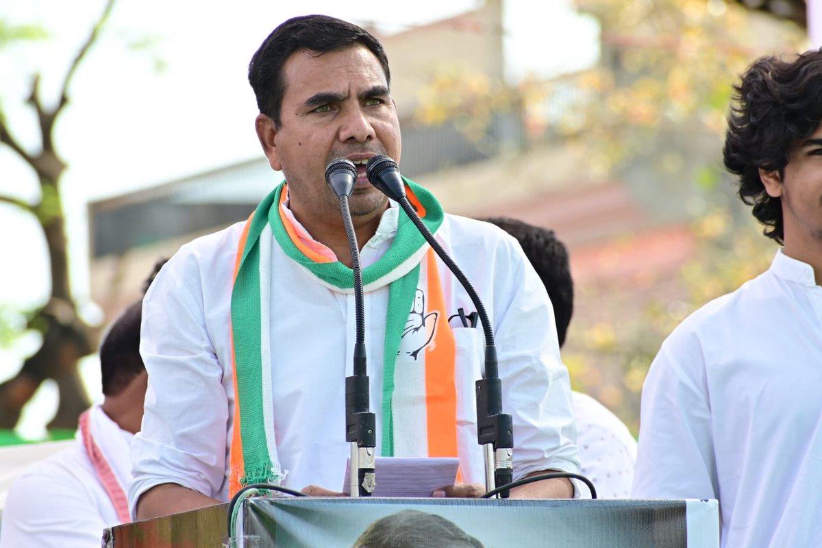 PbhardwajINC's tweet photo. धन्यवाद सांगानेर - आज माननीय मुख्यमंत्री श्री अशोक गहलोत जी , प्रभारी श्री सुखविंद्र सिंह रंधावा जी और प्रदेश अध्यक्ष श्री गोविंद सिंह डोटासरा जी के मुझ पर किए विश्वास को आप सबके आशीर्वाद और स्नेह ने चार चाँद लगवा दिये @ सांगानेर बढ़ेगा और इतिहास रचेगा https://t.co/TP1QFbcVPP