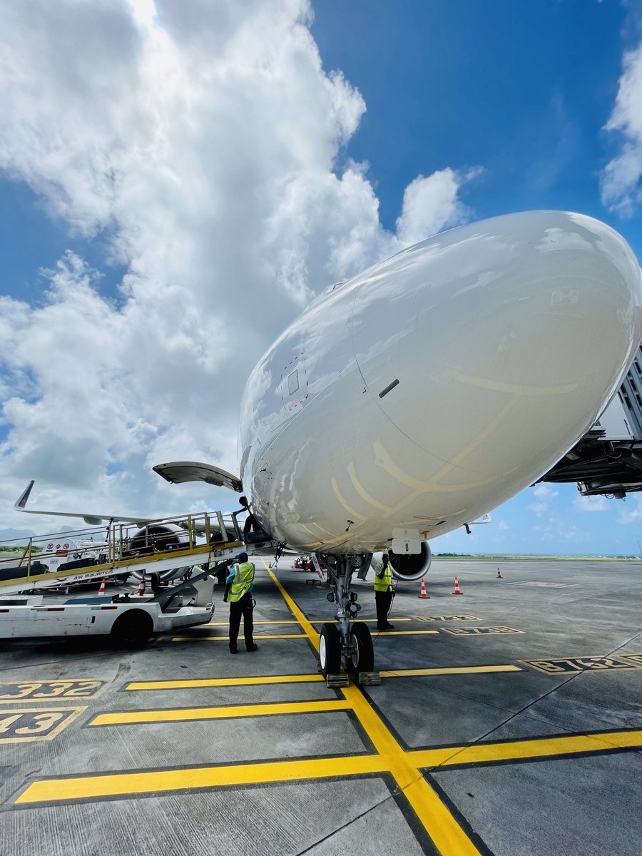 tweetpratikm's tweet photo. Returned back to Mumbai finally!! Flying time of 6hrs 7mins with a burn of 14630kgs. FSIA VRMG &amp; VOTV were the EDTO alternates. Covering 2587miles, it’s the longest flight I have done over the ocean. #vistara #airbus #a321Neo #lifeontheramp #cfm #leap1a #edto #mauritius #uk242 https://t.co/lFrcOuBIOj