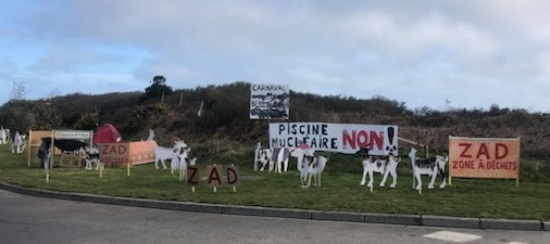 plutonyck's tweet photo. Une ZAD dans #LaHague. @greenpeacefr @PiscineEdfStop https://t.co/g9SdasMSQp