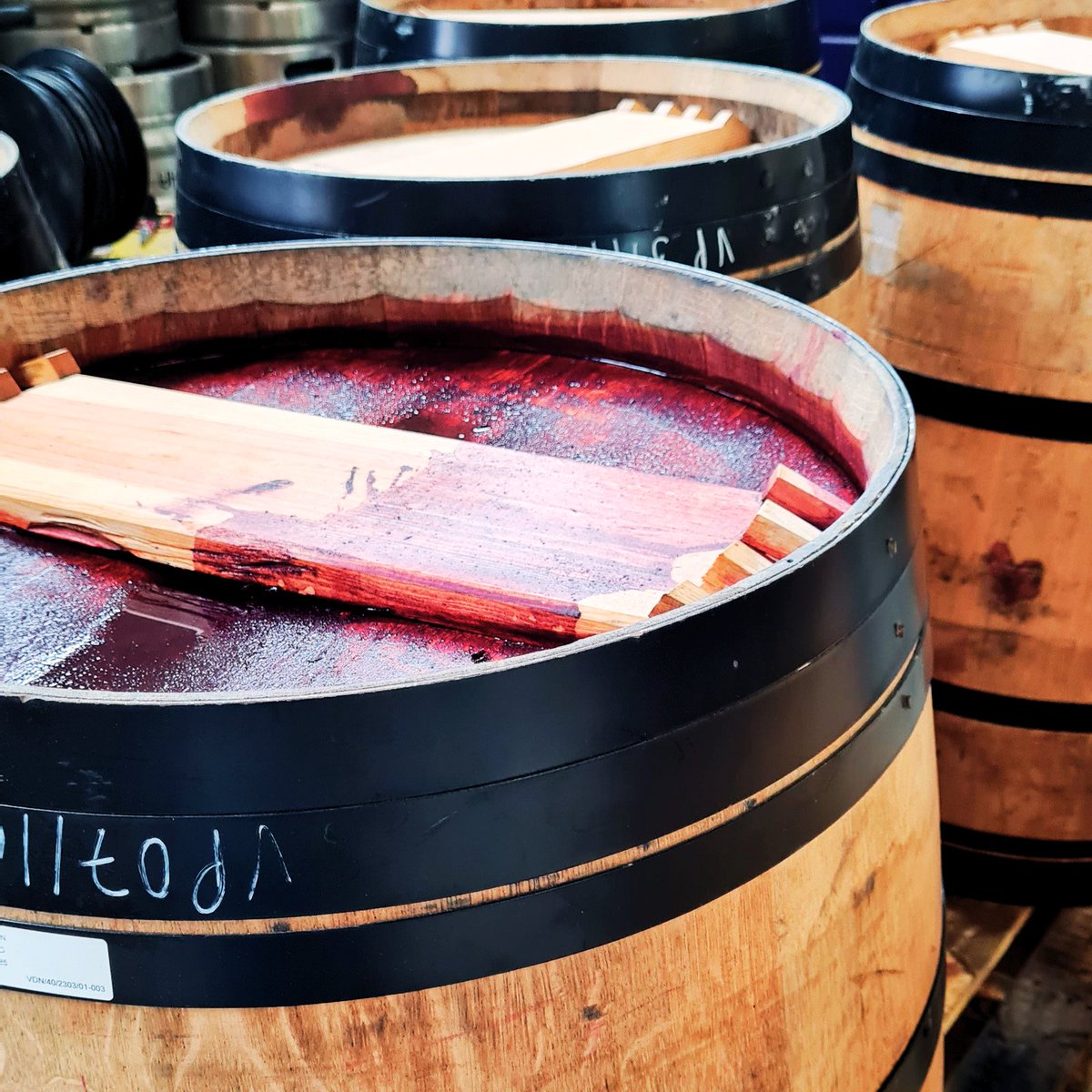 Boanndistillery's tweet photo. We received some beautiful Ruby Port casks from @asc.barrels today and quickly got around to filling them with our award-winning new make 🥃
#boanndistillery #ascbarrels #rubyport #portcasks #potstill #singlepotstill #potstillwhiskey #irishwhiskey #whiskey #independent https://t.co/xE16mOrTrf