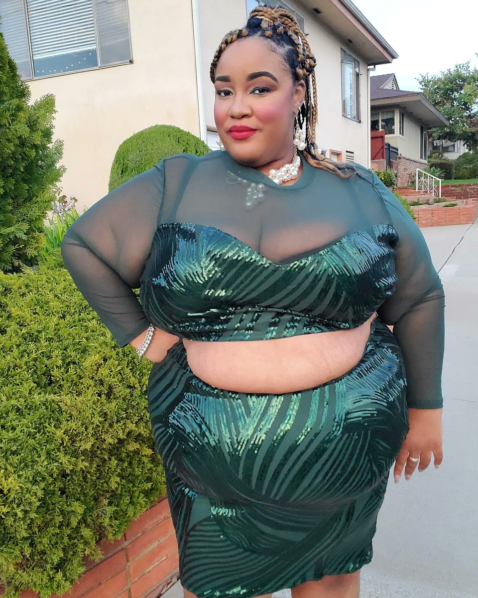 DIVATEETEE's tweet photo. MONEY GREEN

#SHEIN #FLYFLUFFYANDFABULOUS #DIVATEETEE https://t.co/jEuDEYxz19