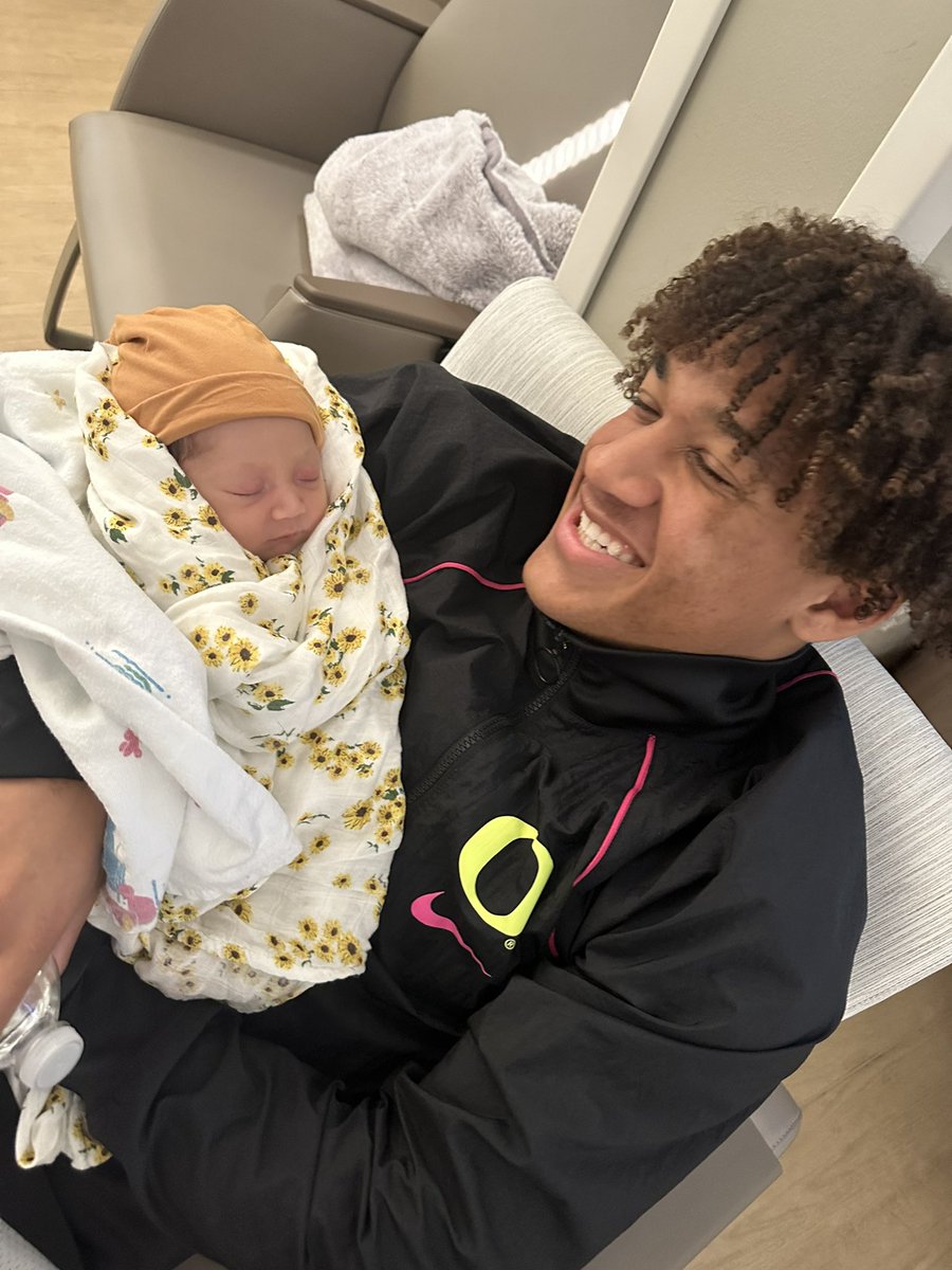 Bowen Mama tweet media