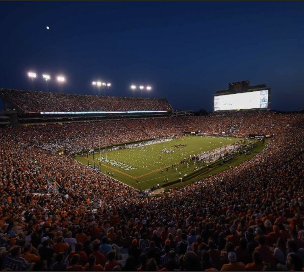 h3llywood_1's tweet photo. I will be in @AuburnFootball on April 5th Wednesday Go Tigers🧡💙!!@ChadSimmons_ @CoCo559 @jwindon35 @Josephdaniels_1 @KirbySmartUGA @PrepRedzoneNext @RecruitGeorgia @On3Recruits @deucerecruiting @Alex_B2C @AlPopsFootball @prepsrecruit @borntocompete @ChadSimmons_ @RivalsCamp https://t.co/aFsQQrWmqr