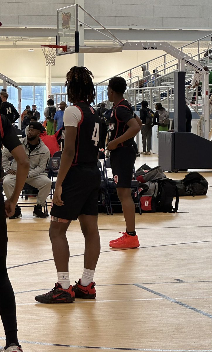 bball_talent's tweet photo. To be best you have to go seek them out!  My boy @adrian_guilford and the squad @EPlaymakers2027 out in Memphis at the @madehoops WarmUp! Game 1 down he dropped 13 pts. @PYAA3 @NewManJagsBoys https://t.co/gHeTcBA4h0