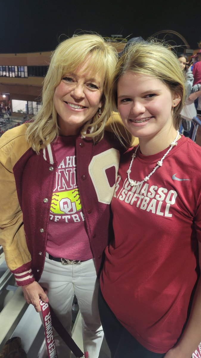HTroulakis13's tweet photo. Ran into these 2 OU alumni's a SS and a Pitcher. Got some great advice. #Juliburbank #Sharieblankenship #PattyGasso #BoomerSooner https://t.co/Z31XosaQug