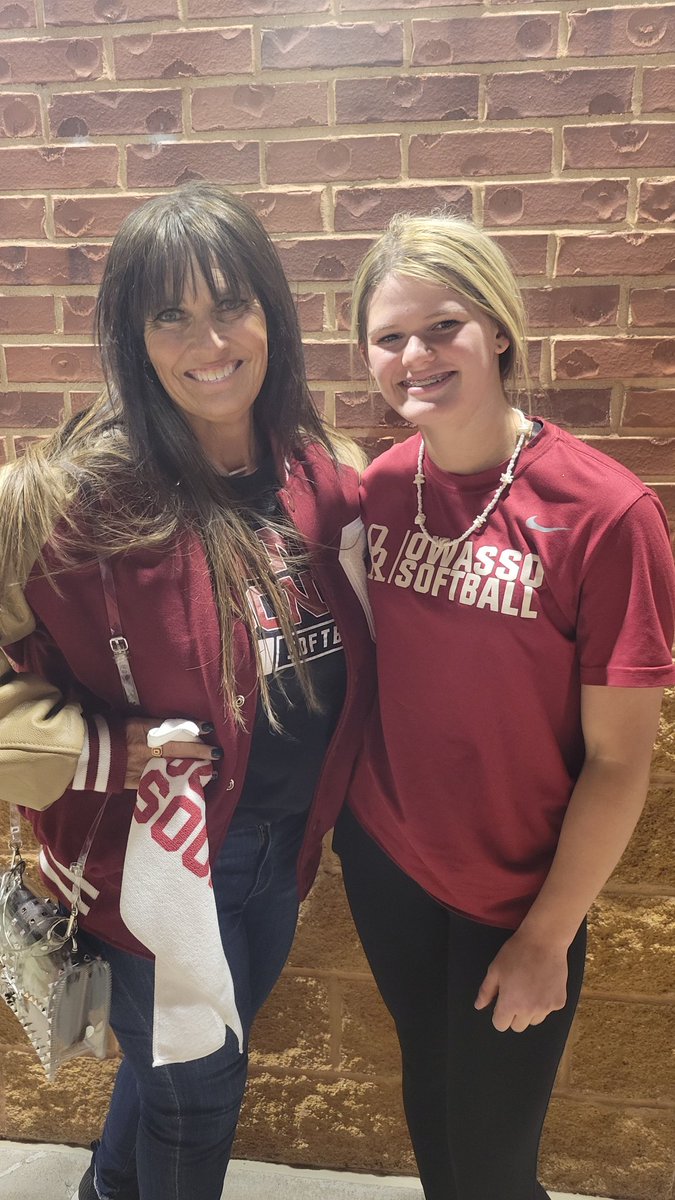 HTroulakis13's tweet photo. Ran into these 2 OU alumni's a SS and a Pitcher. Got some great advice. #Juliburbank #Sharieblankenship #PattyGasso #BoomerSooner https://t.co/Z31XosaQug