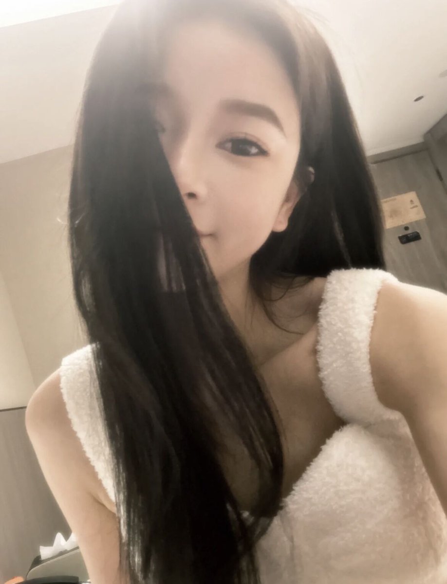 HambeAbebe's tweet photo. Don't be decadent.  #珠海线下 https://t.co/XE17uKT5Je