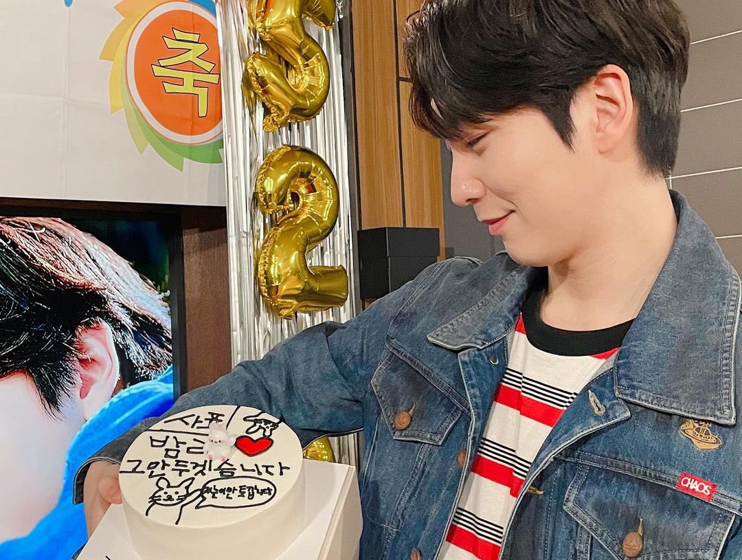 heartyanxn's tweet photo. ebs fm staff, thank your for taking care of our shinwon ^^ https://t.co/MsEhaL0l1R
