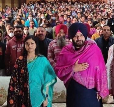 LambaAlka's tweet photo. कॉंग्रेस परिवार आपका एक बार फिर से स्वागत करता है @sherryontopp जी 😊🙏.
Best wishes n Regards. https://t.co/5o0nNblSja