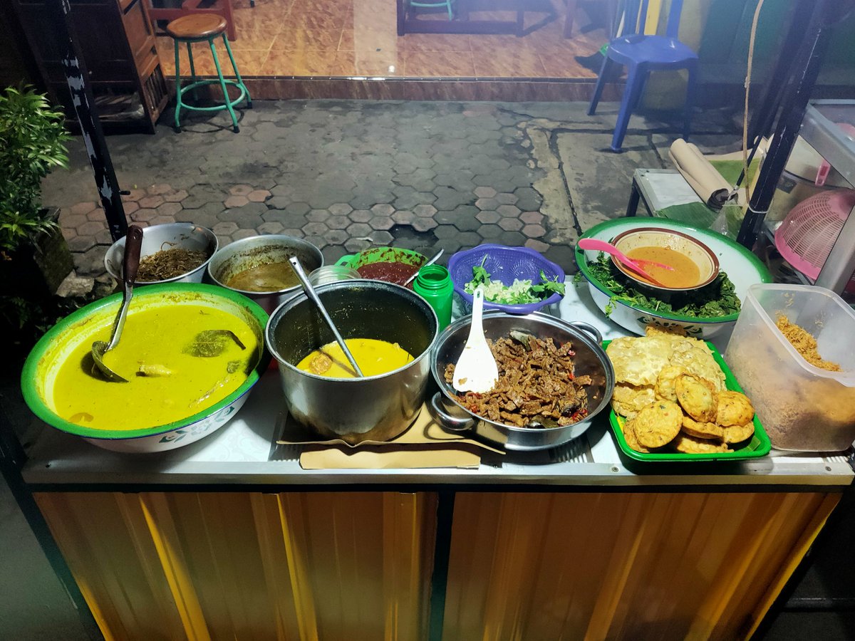 pardicukup's tweet photo. Warung Sederhana 
► Alamat : 4FH6+9GV, Jl. KH. Hasyim Asyari, Ponorogo, Mangkujayan, Kec. Ponorogo, Kabupaten Ponorogo, Jawa Timur 63414
Google Maps :
► BUKA  : Setiap hari, pagi - malam
► HARGA : Nasi Pecel Rp. 6.000,-
#kangpardi #nasipecel #sateayamponorogo https://t.co/sovSdpRS66