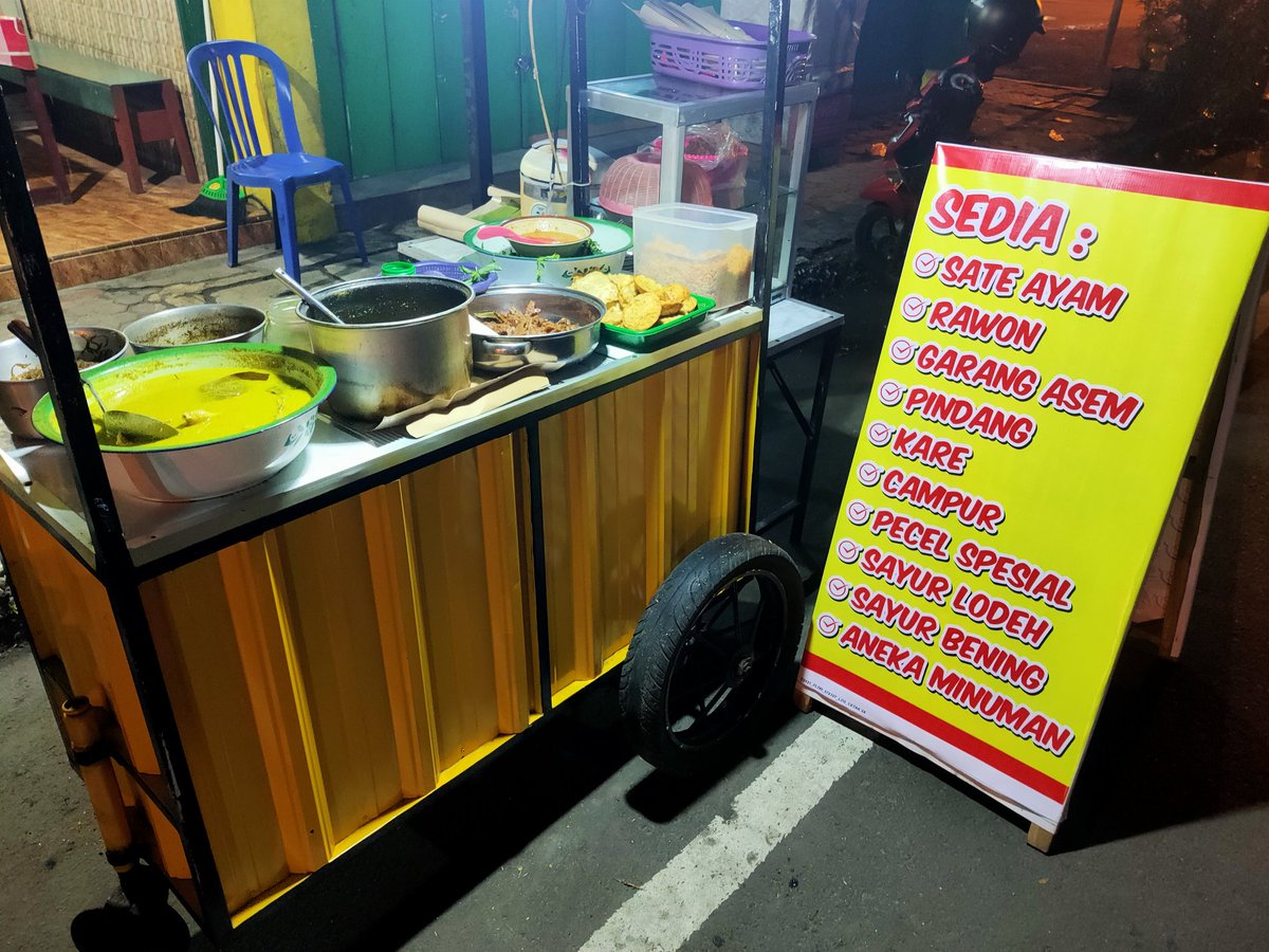 pardicukup's tweet photo. Warung Sederhana 
► Alamat : 4FH6+9GV, Jl. KH. Hasyim Asyari, Ponorogo, Mangkujayan, Kec. Ponorogo, Kabupaten Ponorogo, Jawa Timur 63414
Google Maps :
► BUKA  : Setiap hari, pagi - malam
► HARGA : Nasi Pecel Rp. 6.000,-
#kangpardi #nasipecel #sateayamponorogo https://t.co/sovSdpRS66
