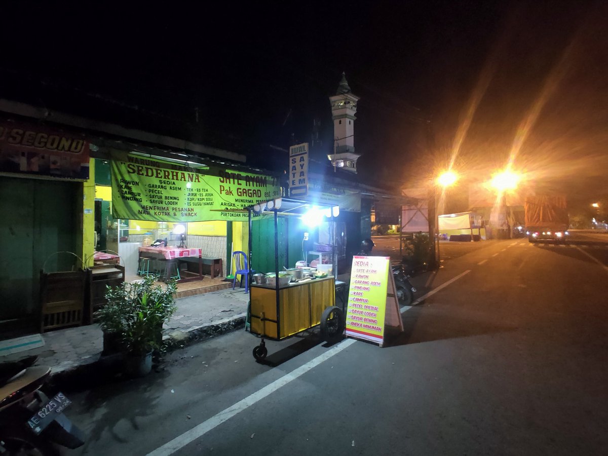 pardicukup's tweet photo. Warung Sederhana 
► Alamat : 4FH6+9GV, Jl. KH. Hasyim Asyari, Ponorogo, Mangkujayan, Kec. Ponorogo, Kabupaten Ponorogo, Jawa Timur 63414
Google Maps :
► BUKA  : Setiap hari, pagi - malam
► HARGA : Nasi Pecel Rp. 6.000,-
#kangpardi #nasipecel #sateayamponorogo https://t.co/sovSdpRS66