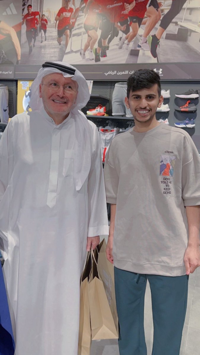 يكبر يزيد حلاوه وابتسامه يارب تحفظ الامير خالد وتسعده 💚🤍