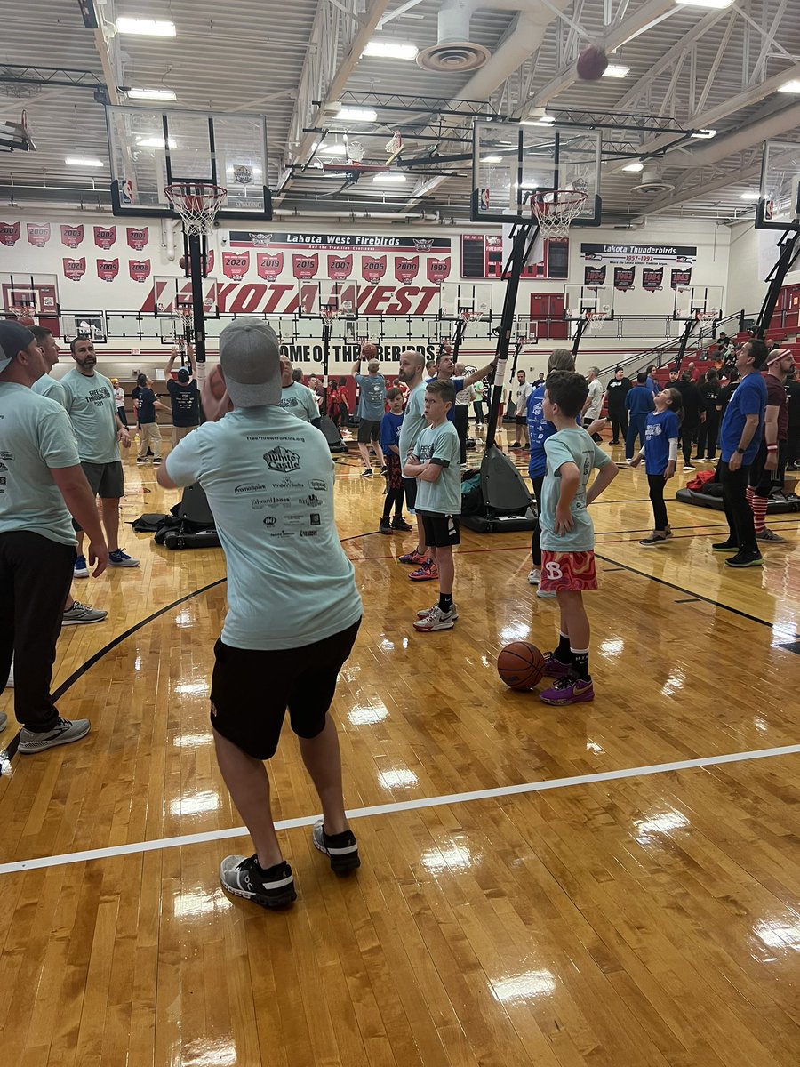 LaurenB50794395's tweet photo. Bucket Squad is representing at Free Throws For Kids in Cincinnati, Ohio!!!
@Jesser @BucketSQD @FTforKids #FTFK https://t.co/IJnt7vzKrZ