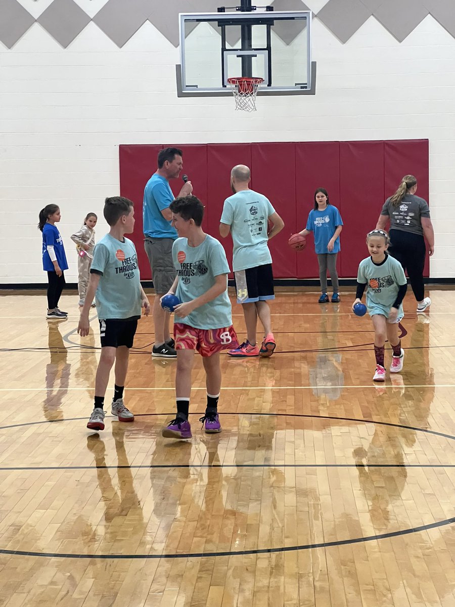 LaurenB50794395's tweet photo. Bucket Squad is representing at Free Throws For Kids in Cincinnati, Ohio!!!
@Jesser @BucketSQD @FTforKids #FTFK https://t.co/IJnt7vzKrZ