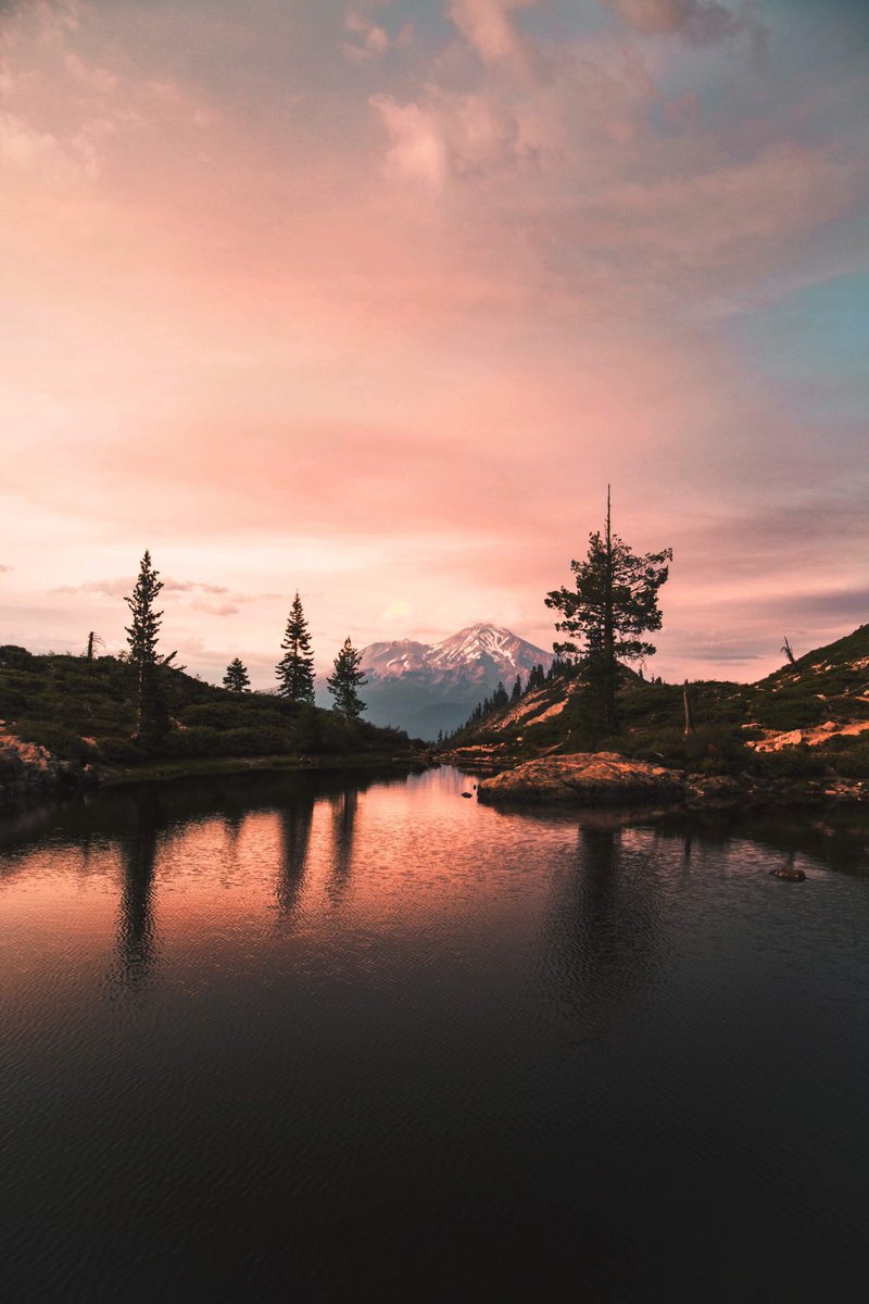 CameraTrickTips's tweet photo. the sky is a canvas https://t.co/dqyET81Rky