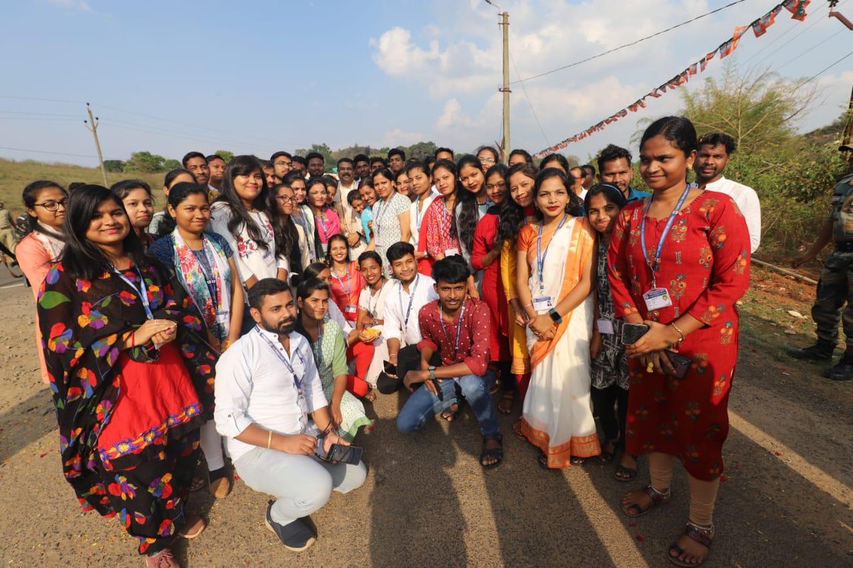 dpradhanbjp's tweet photo. ଓଡ଼ିଶା ଆସନ୍ତା ୧୩ ବର୍ଷ ପରେ  ୨୦୩୬ରେ ଭାଷା ଭିତ୍ତିରେ ସ୍ୱତନ୍ତ୍ର ପ୍ରଦେଶ ଗଠନର ଶତବାର୍ଷିକୀ ପୂରଣ କରିବ । ଏହି ସମୟରେ ବଡ ଭାବିବା, ବଡ ସ୍ୱପ୍ନ ଦେଖିବା । କୋରାପୁଟର ଯୁବପିଢି ବଡ ସ୍ୱପ୍ନ ଦେଖିଲେ ହିଁ କୋରାପୁଟ, ଓଡ଼ିଶା ଏବଂ ସମଗ୍ର ଭାରତ ବିକଶିତ ହୋଇପାରିବ । https://t.co/cLSpKXWvhM