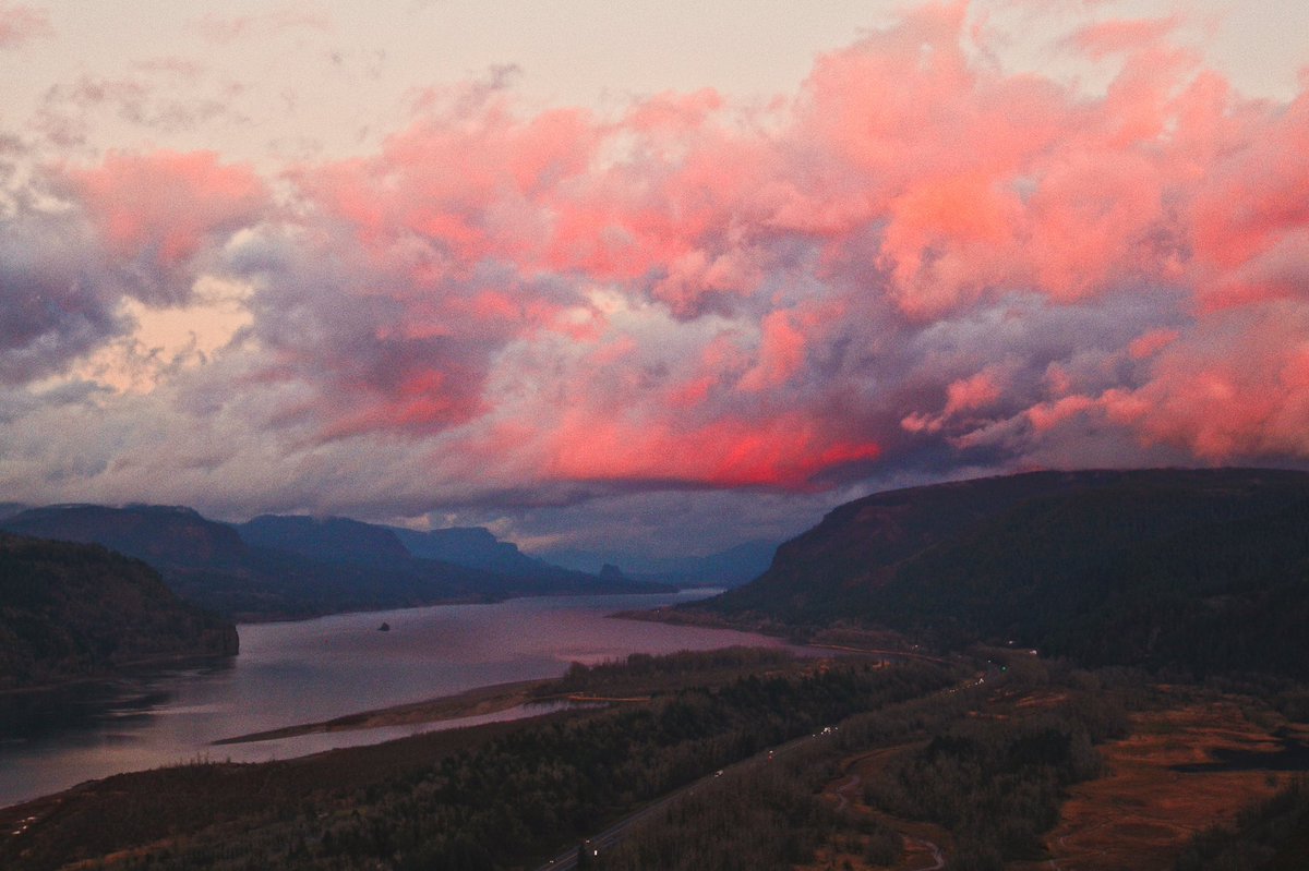 CameraTrickTips's tweet photo. the sky is a canvas https://t.co/dqyET81Rky