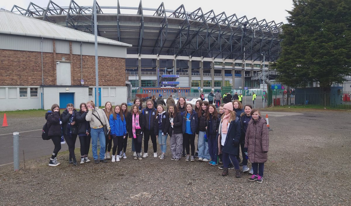 stuarta1207's tweet photo. The girls from @HamiltonBulls &amp; @DalzielRugby have arrived and are ready to make some noise for @Scotlandteam https://t.co/GIkCoU8kM4
