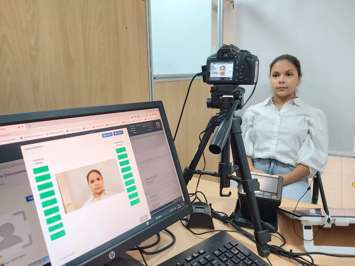 RCivil_Zona7's tweet photo. EL ORO | Fernanda Quiroz obtuvo su pasaporte en @RegistroCivilec agencia Machala,
cuyo turno agendado era el 29 de marzo de 2023.

👩‍💻 Nos encontramos atendiendo en 35 agencias dispuestas para la atención, desde las 08:00 hasta las 17:00.

#RegistroCivilContigo https://t.co/geAb34baUa